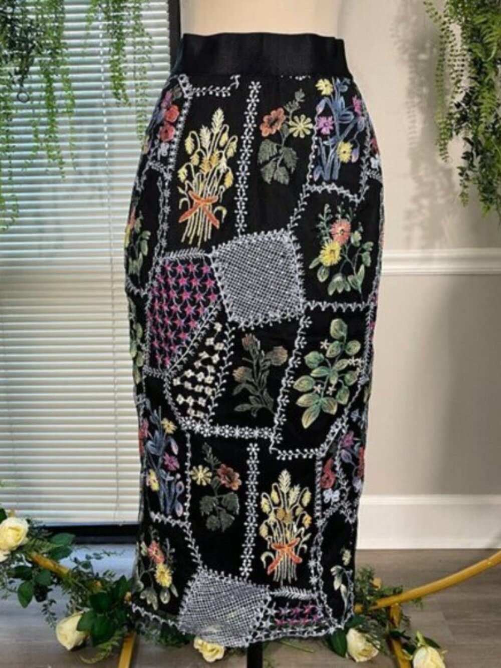 Gracia | Colorful Floral Embroidered Midi Skirt